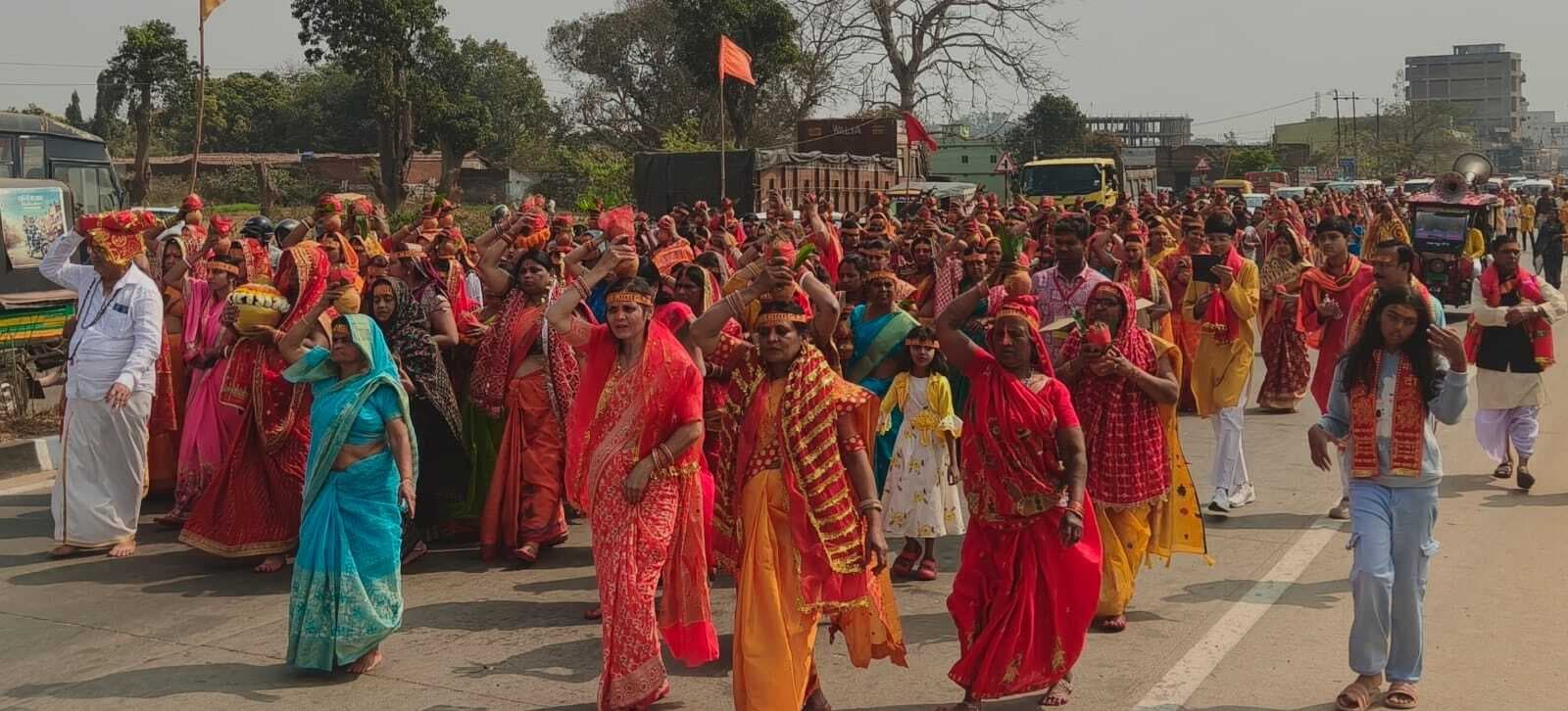 1001 महिलाओं ने निकाली कलश यात्रा