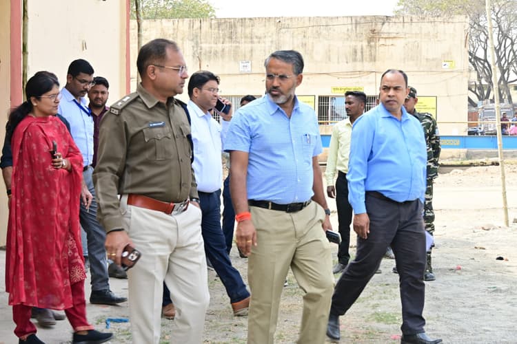 Giridih News :डीसी व एसपी ने लिया तैयारियों का जायजा