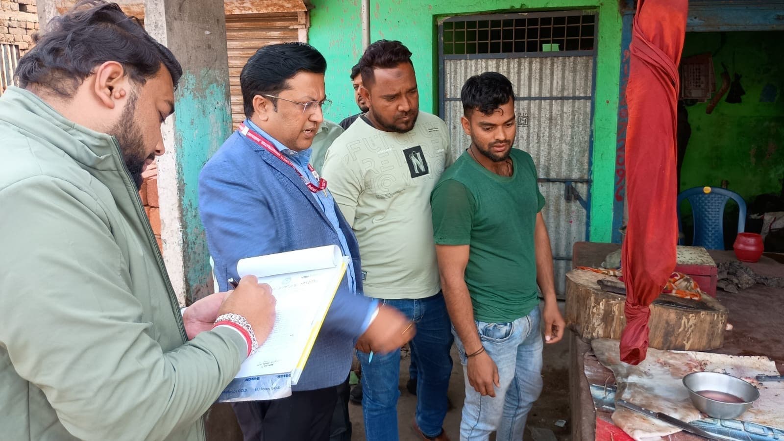 Giridih News :खाद्य सुरक्षा विभाग ने शहर की मांस-मछली दुकानों किया निरीक्षण