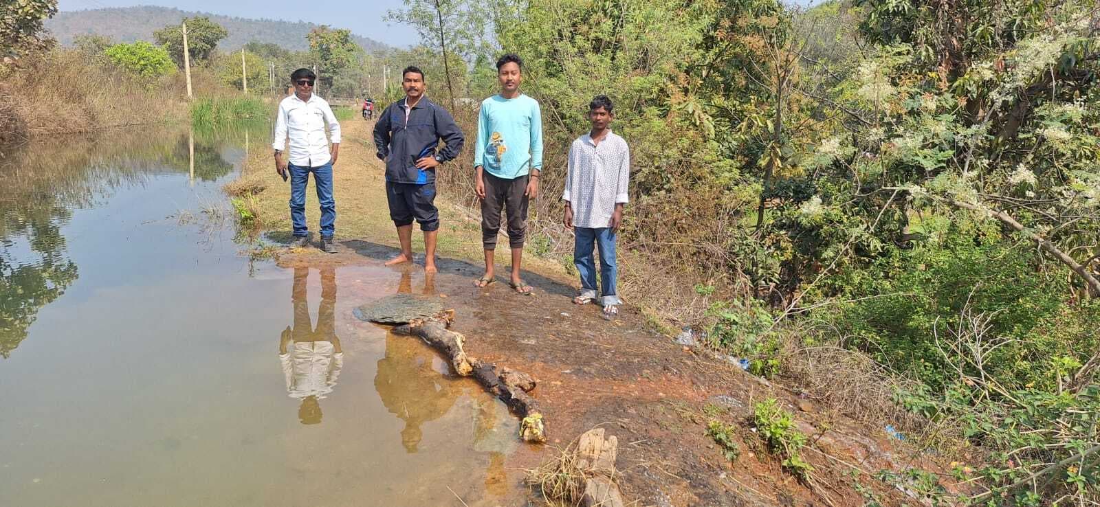 Chaibasa News : नकटी डैम का कैनाल क्षतिग्रस्त, 10 घरों में घुसा पानी, ग्रामीणों में आक्रोश