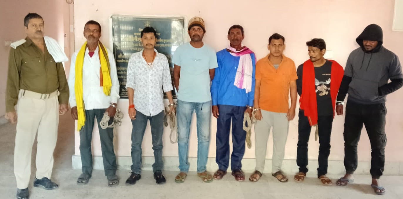 शराब के साथ दो तस्कर व पांच शराबी गिरफ्तार