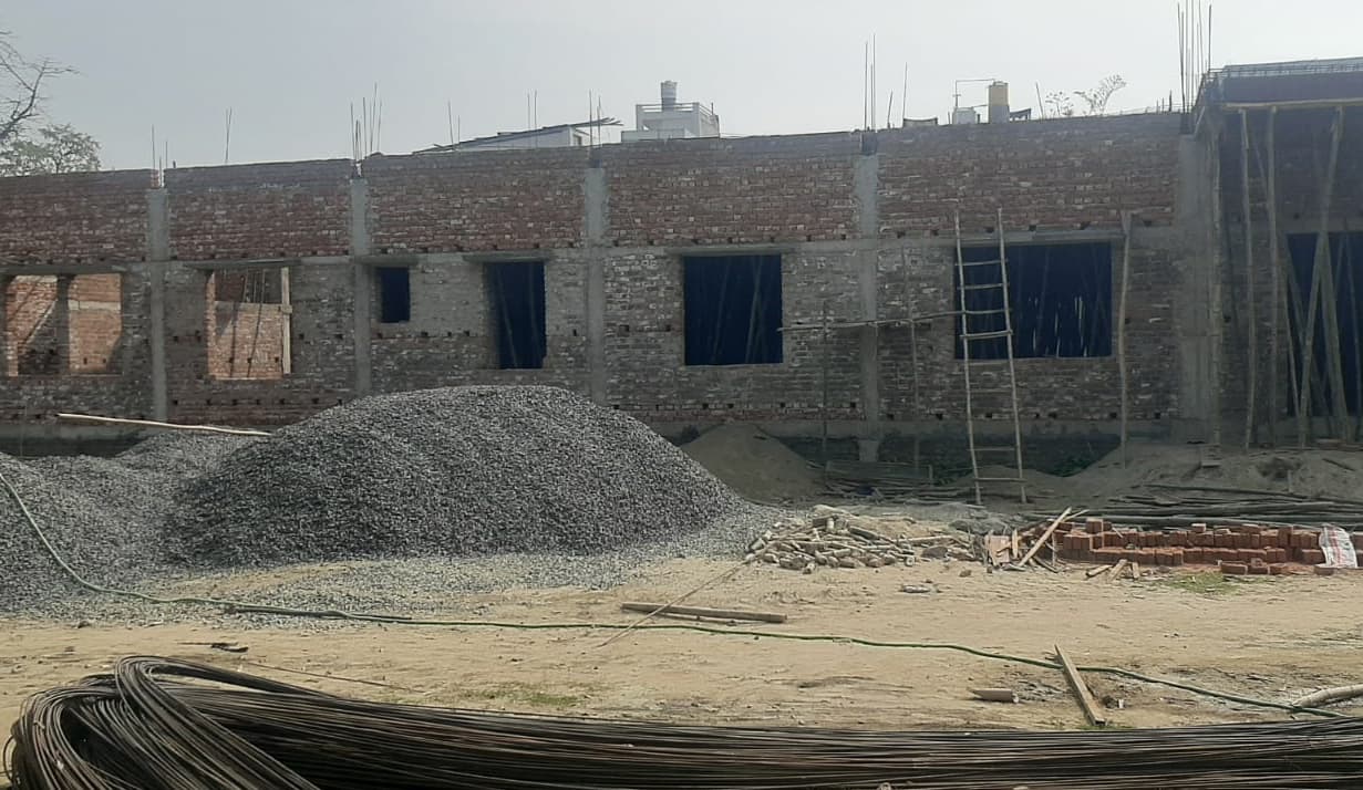 हाथी चाल की रफ्तार से बन रहा है जिले का नया दवा भंडार भवन