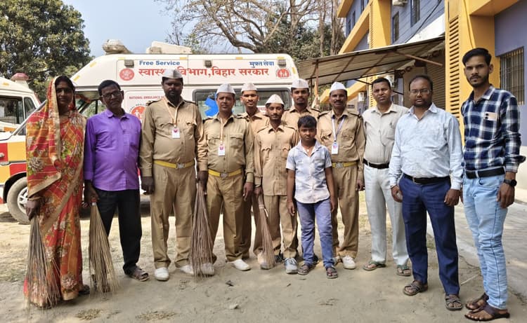 जल संरक्षण व स्वच्छता के प्रति जागरूकता को लेकर सीएचसी में की गयी साफ-सफाई