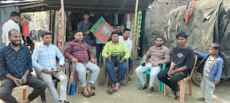 कार्यकर्ताओं ने सुनी प्रधानमंत्री के मन की बात