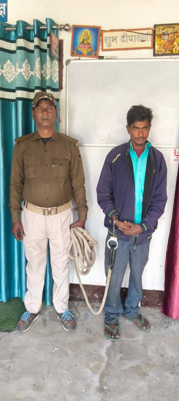 बलिया बेलौन में विदेशी शराब के साथ तस्कर गिरफ्तार