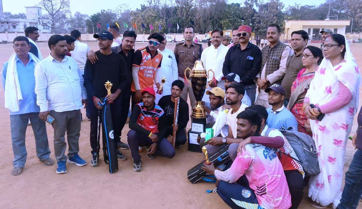 धरहरा को 15 रनों से हरा कर विंटर क्रिकेट कप पर मुंगेर ने जमाया कब्जा