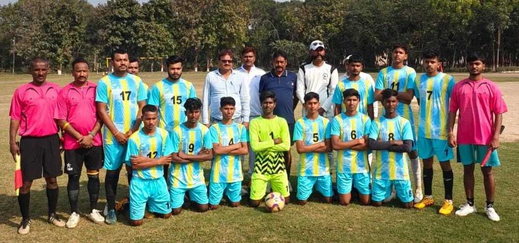 फुटबॉल के फाइनल मुकाबले में नवटोलिया की टीम 2-1 से विजयी