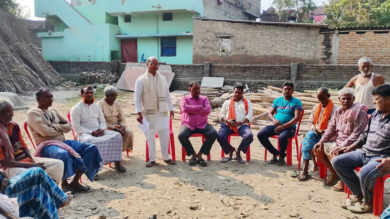 रसौंक पंचायत के ग्रामीणों ने गांव की समस्याओं को लेकर की बैठक