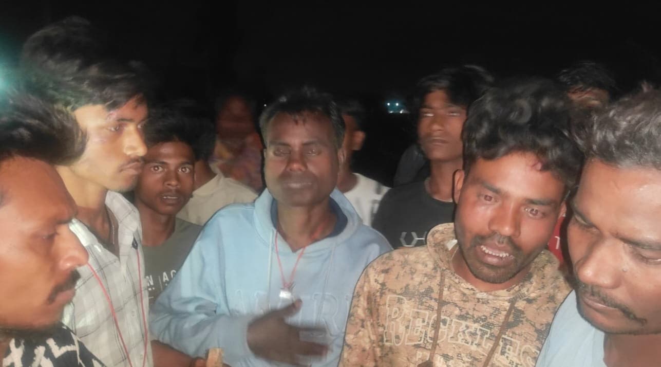 Dhanbad News: राजगंज में बच्चा चोर की अफवाह में उग्र भीड़ ने दो युवकों को बुरी तरह पीटा, हालत गंभीर, छह हिरासत में