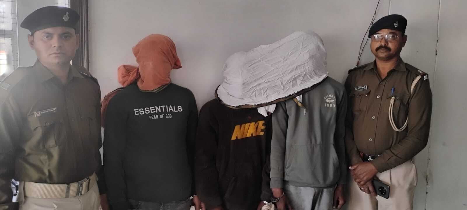 Dhanbad News: सिंदरी में बंद आवास से लाखों की चोरी मामले में तीन गिरफ्तार