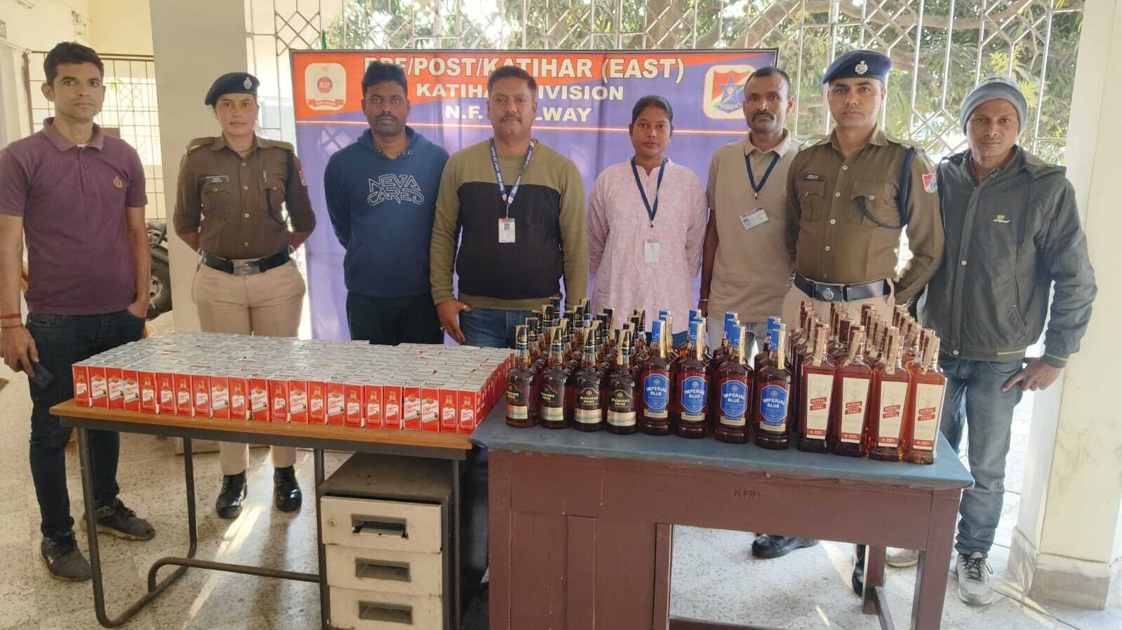 उत्पाद विभाग की छापेमारी में चार गिरफ्तार, 112 लीटर शराब बरामद