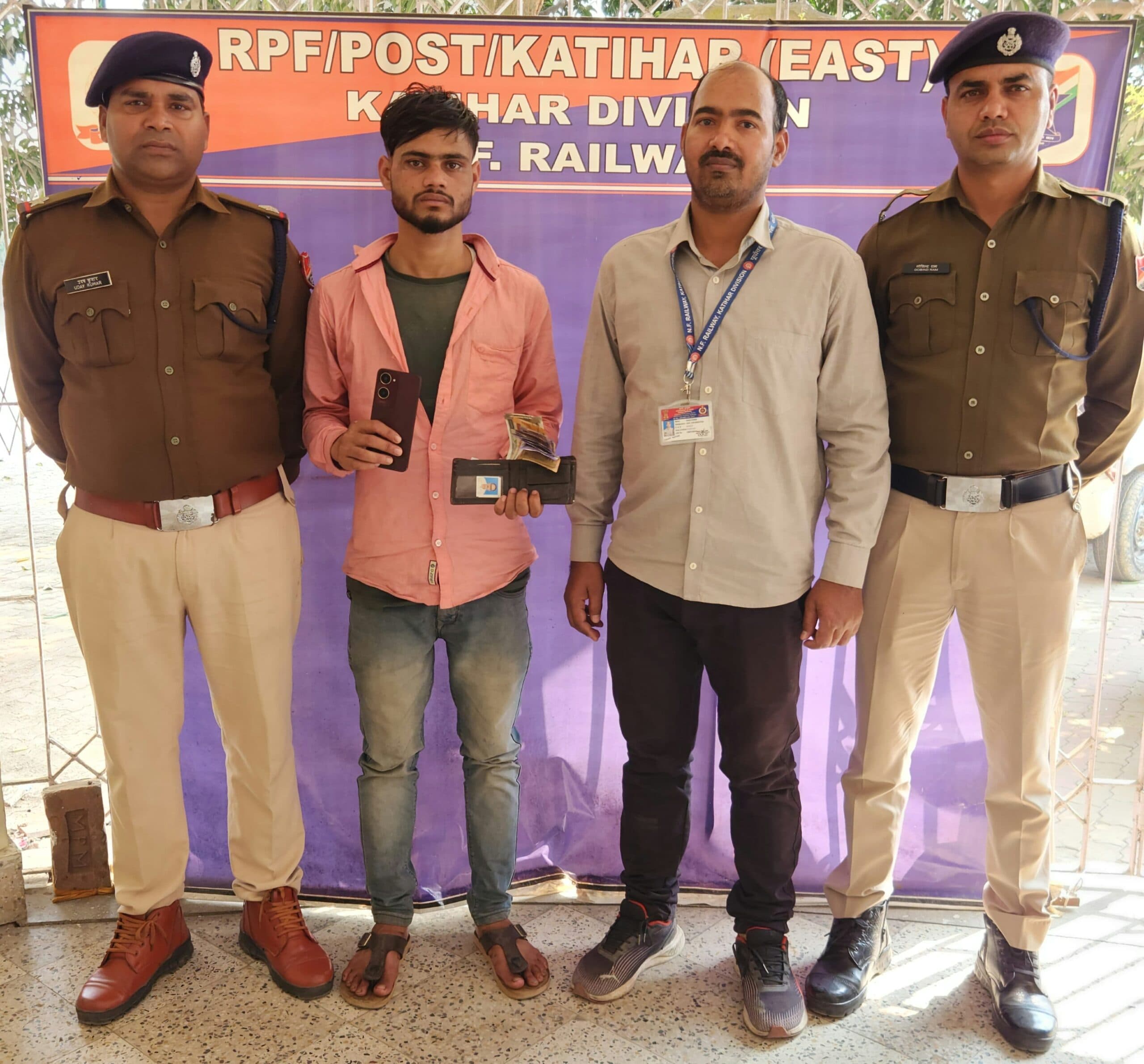 हाटे बाजार एक्सप्रेस ट्रेन से 83.700 लीटर शराब बरामद