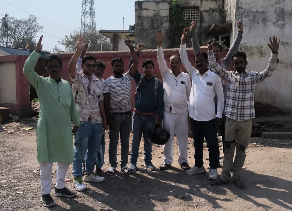 बारसोई स्टेशन पर युवक से मारपीट, टिकट बेकार<bha>;</bha> मांगा मुआवजा