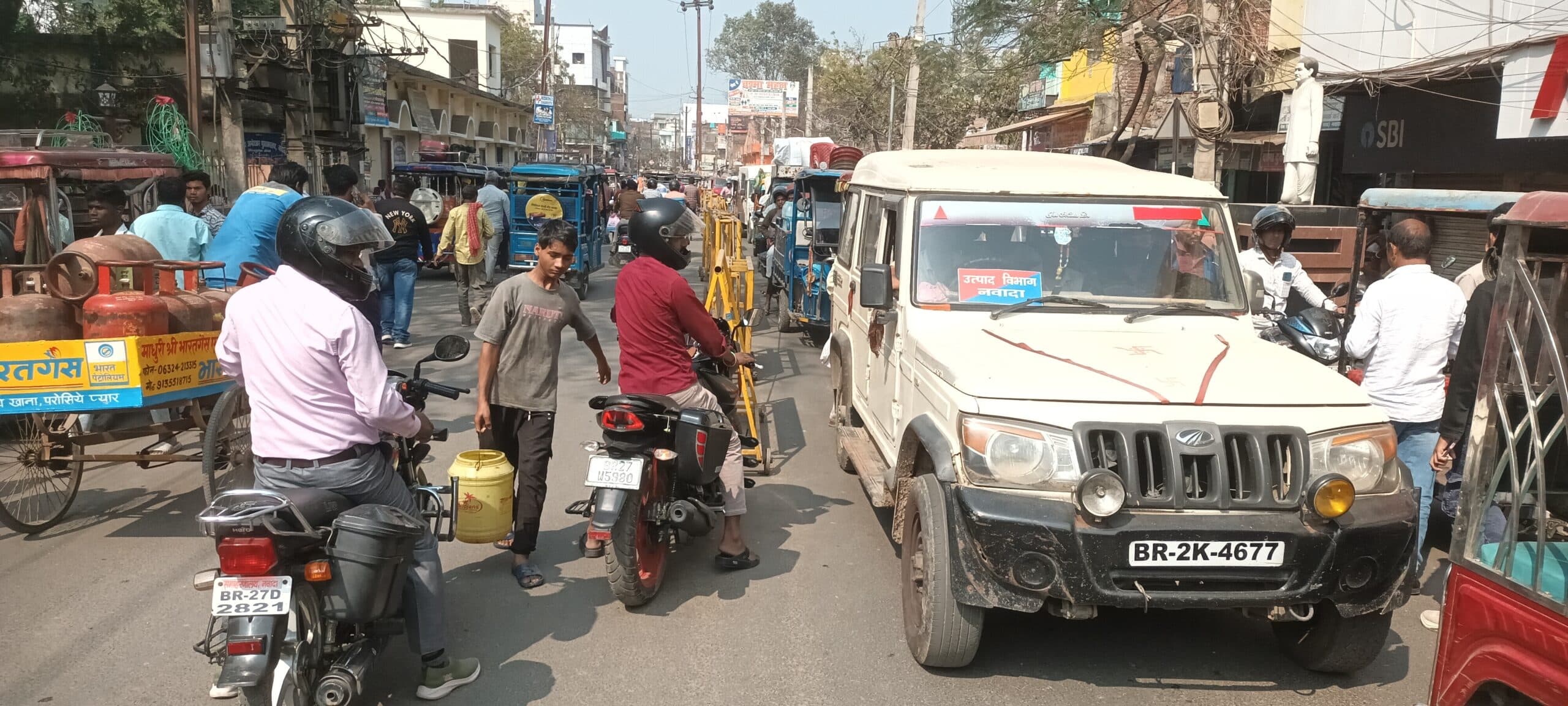 मैट्रिक परीक्षा की छुट्टी के दौरान शहर में लगा जाम, ट्रैफिक पुलिस ने संभाली कमान