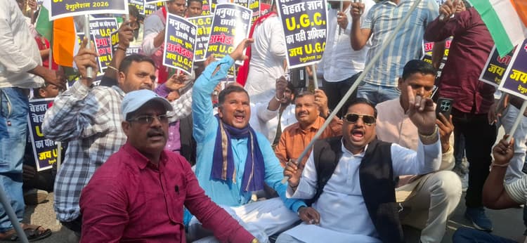 पूर्णिया में युवाओं ने निकाला आक्रोश मार्च