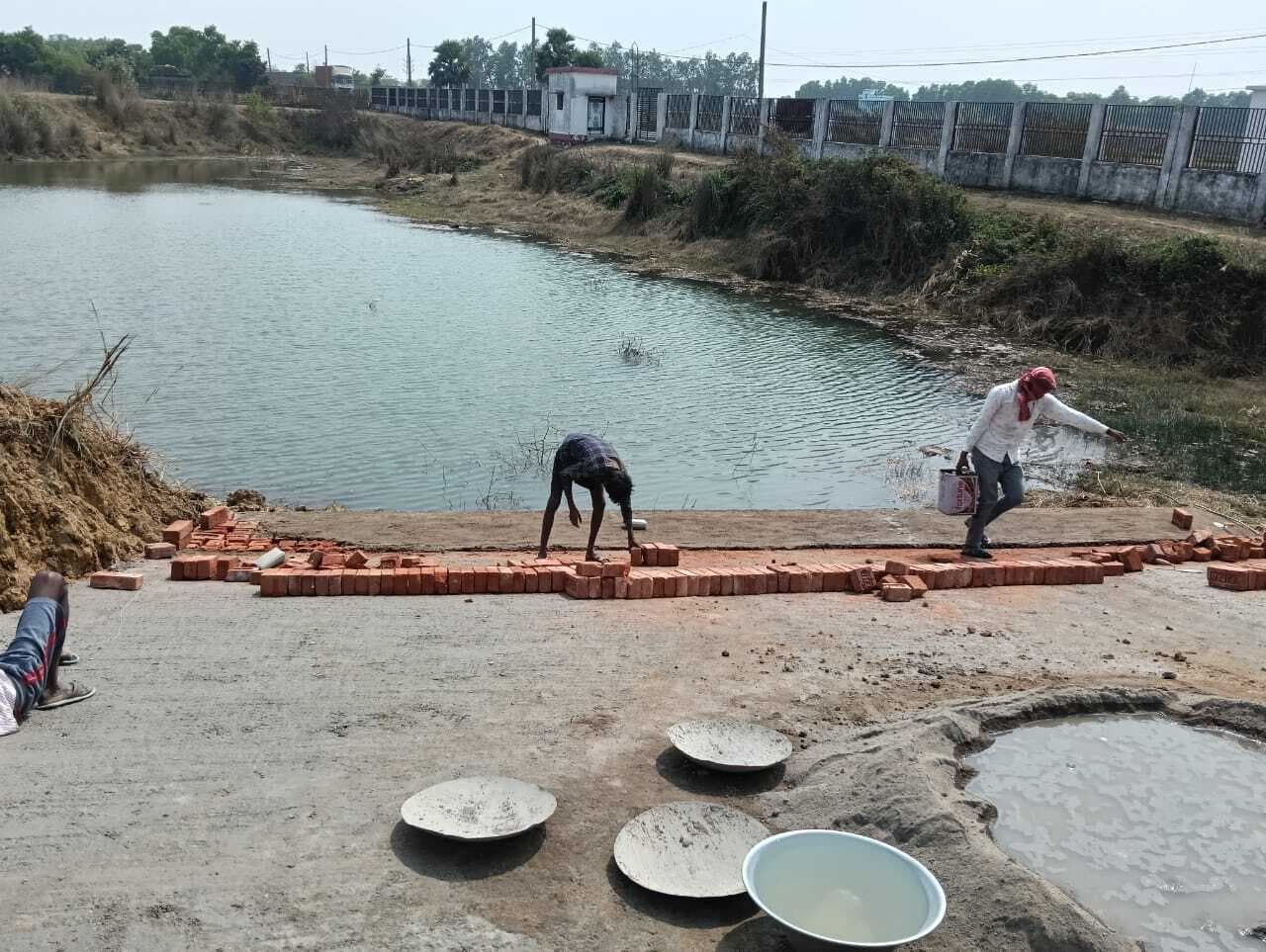 संतालकाटा पोखर में घाट निर्माण व सौंदर्यीकरण शुरू