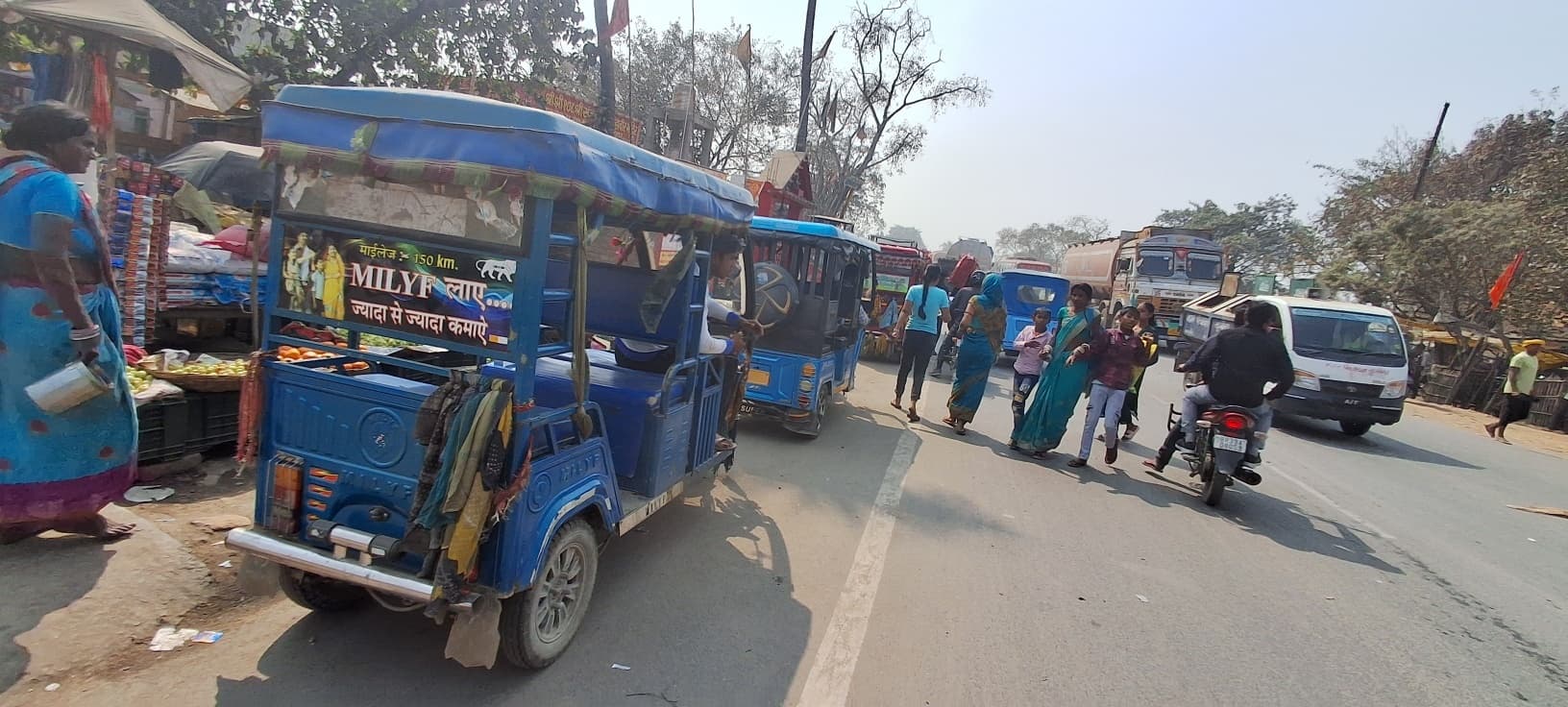 परिवाहन नियमों के विपरित मुख्य सड़कों पर टोटो मार रहा फर्राटा