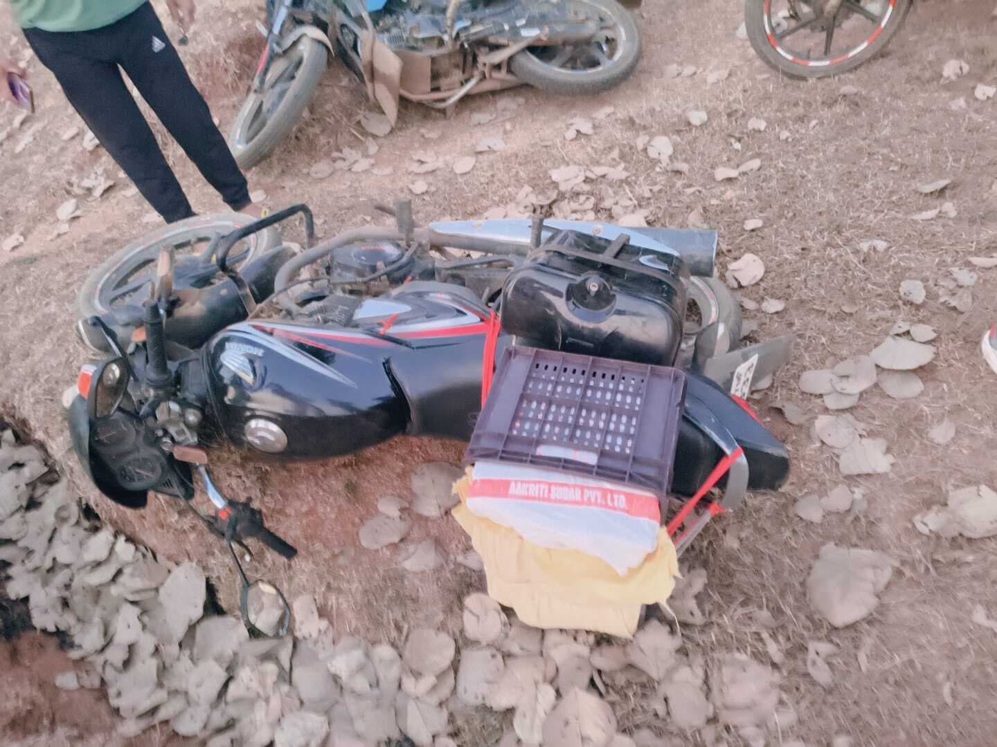 चेकिंग अभियान के दौरान दो बाइक से 69 बोतल अवैध विदेशी शराब बरामद