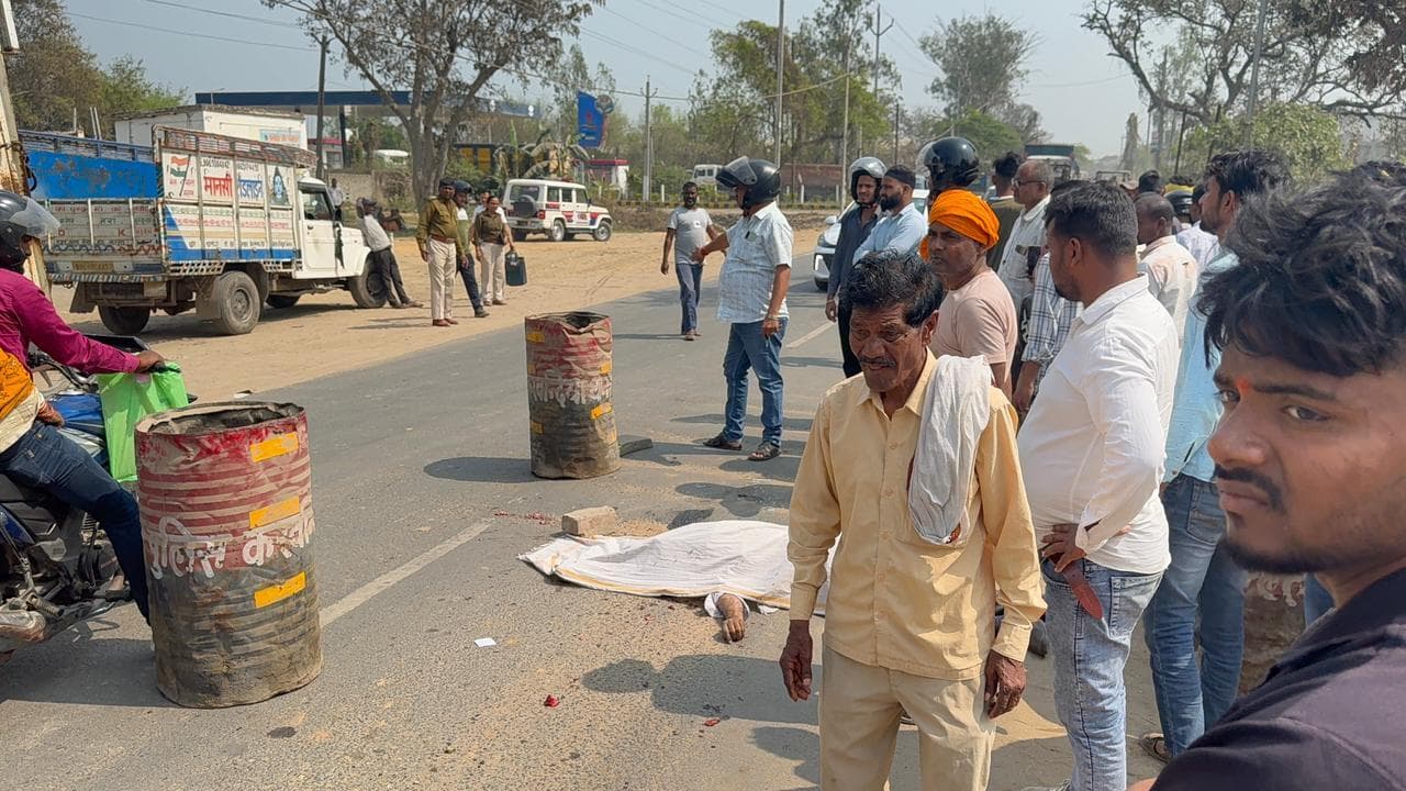 एलआइसी कार्यालय के डाटा इंट्री ऑपरेटर को हाइवा ने रौंदा, मौत