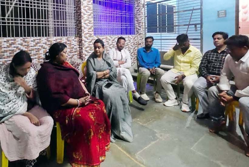 उपमहापौर ने राजू के परिवार को बंधाया ढांढस