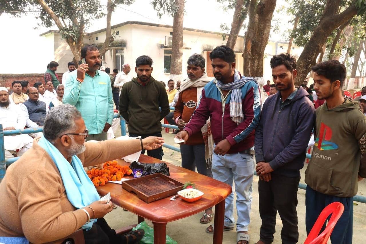 सांसद ने अग्निपीड़ितों को दी सहायता राशि