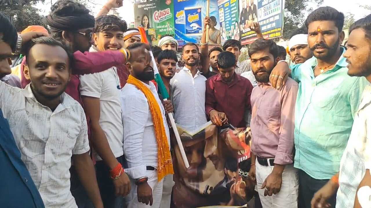 यादव जी की लव स्टोरी फिल्म के खिलाफ यादव समाज के लोगों ने किया विरोध प्रदर्शन