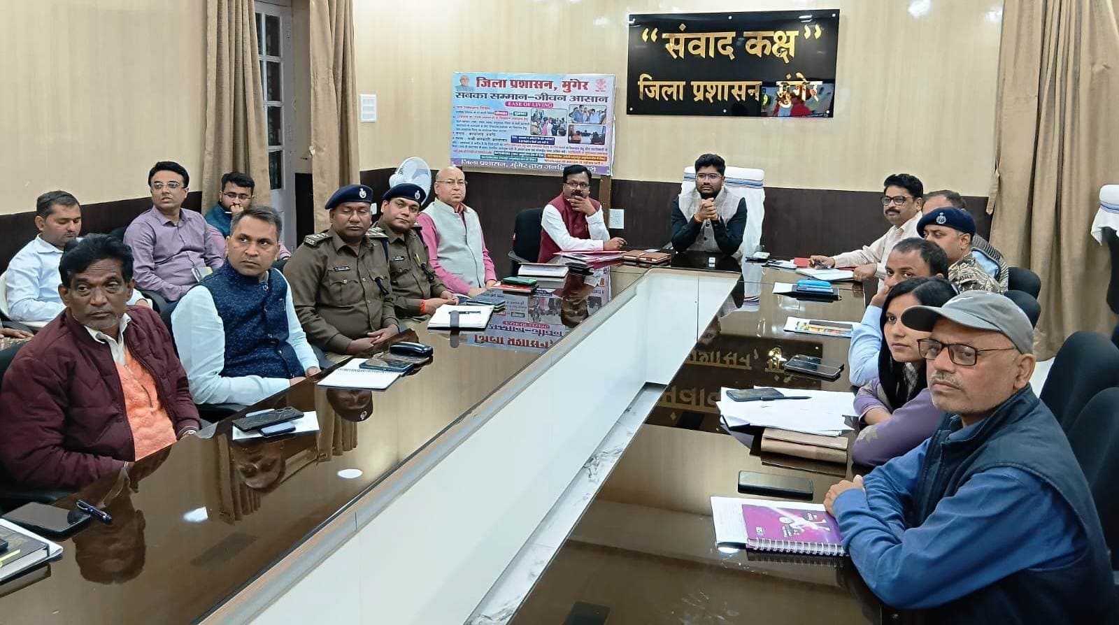 डीएम ने जिले में बचे 3,776 विद्यार्थियों के अपार आइडी निर्माण को ले दिये निर्देश