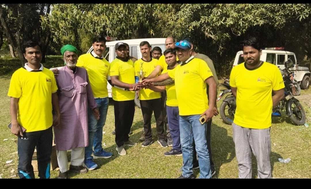 पुलिस-पब्लिक के बीच फैंसी क्रिकेट का आयोजन