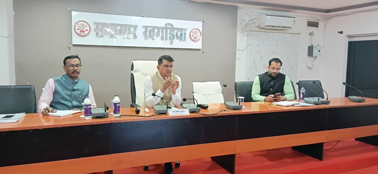 त्योहार के दौरान शांति व सौहार्द बनाये रखना प्रशासन की सर्वोच्च प्राथमिकता : डीएम