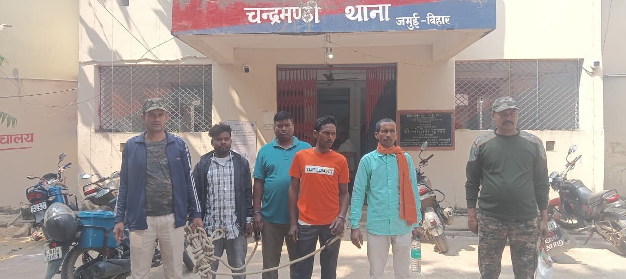 शराब पीकर हंगामा कर रहे चार लोग गिरफ्तार