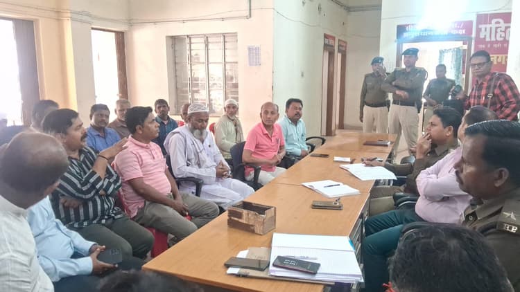 शांतिपूर्ण व सौहार्दपूर्ण वातावरण में मनाएं होली: एसडीओ