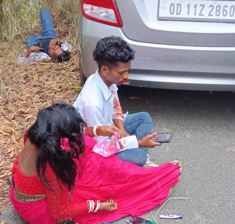 East Singhbhum News : नरसिंहगढ़-घाघरा रोड पर कार व बाइक में भिड़ंत, दंपती समेत तीन गंभीर