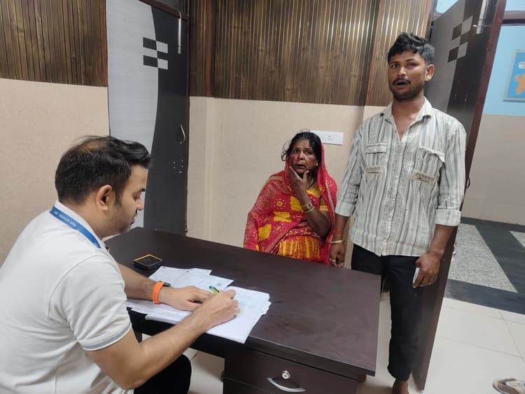 पैसे के विवाद में मां-बेटे को पिटाई, जख्मी