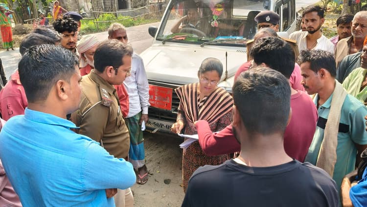 दखल-दिहानी को पहुंचे प्रशासन, भूमिहीन दलित परिवारों के विरोध के बाद लौटे खाली हाथ