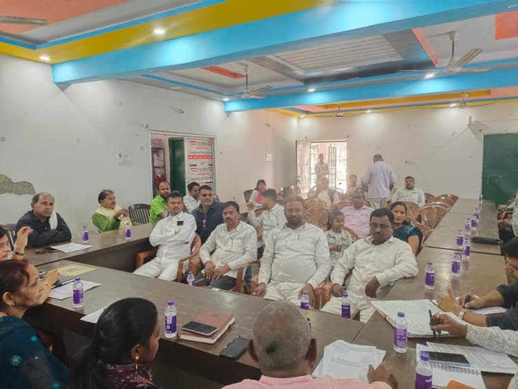 हंगामेदार रही पंसस की बैठक, शिक्षा व पीएचईडी विभाग का छाया रहा मुद्दा