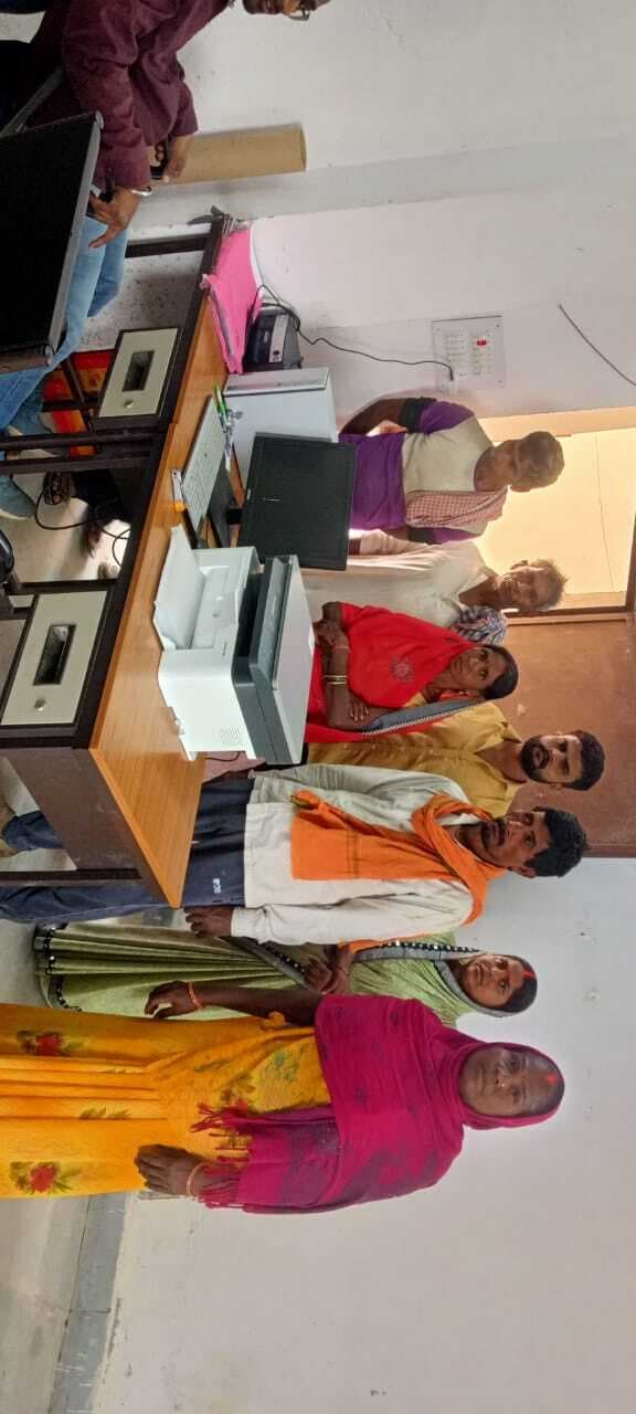 जन्म-मृत्यु प्रमाणपत्र बनवाने के लिए महीनों से चक्कर लगा रहे लोग