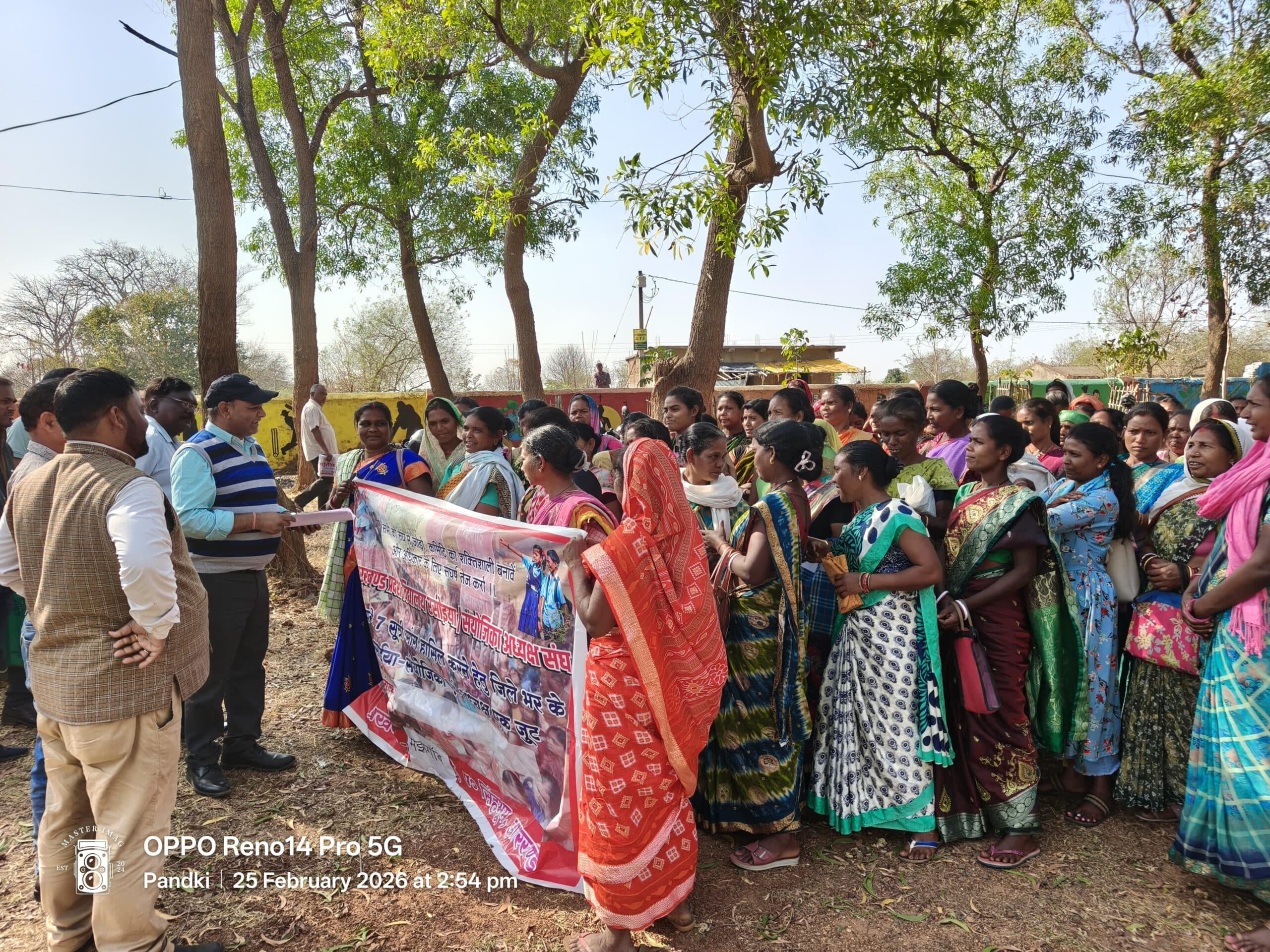 Chaibasa News : न्यूनतम वेतन, 10 लाख का बीमा और पेंशन स्कीम की उठायी मांग