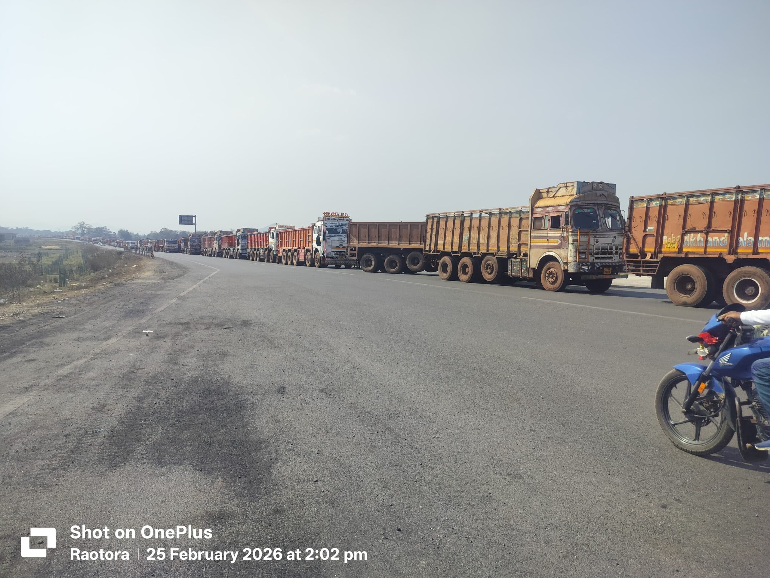 Seraikela Kharsawan News : पितकी फाटक पर फिर जाम, दोनों ओर 5-5 किमी लंबी कतार