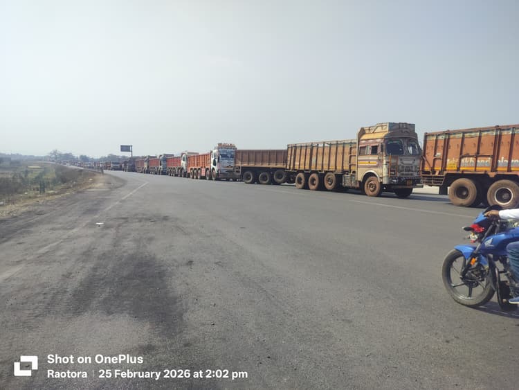 Seraikela Kharsawan News : पितकी फाटक पर फिर जाम, दोनों ओर 5-5 किमी लंबी कतार