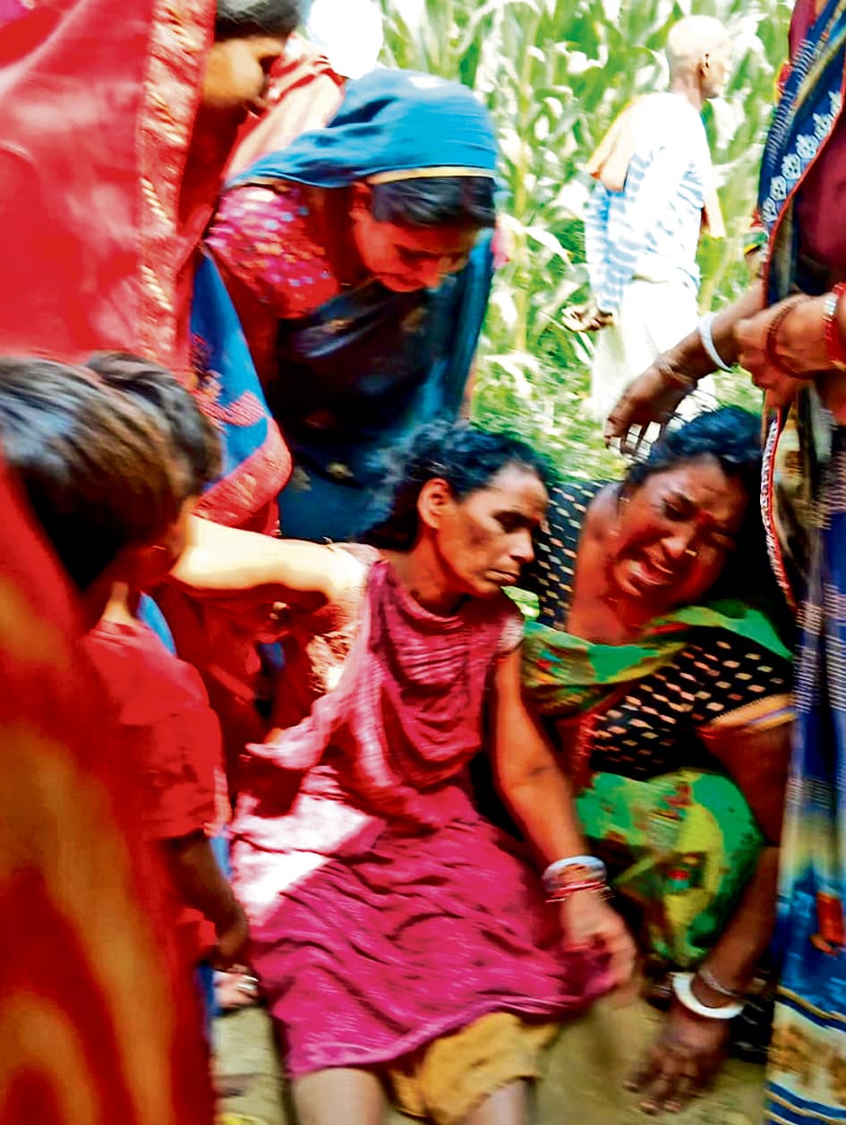 Bhagalpur news अमरूद के पेड़ से लटका मिला युवक का शव, हत्या की आशंका