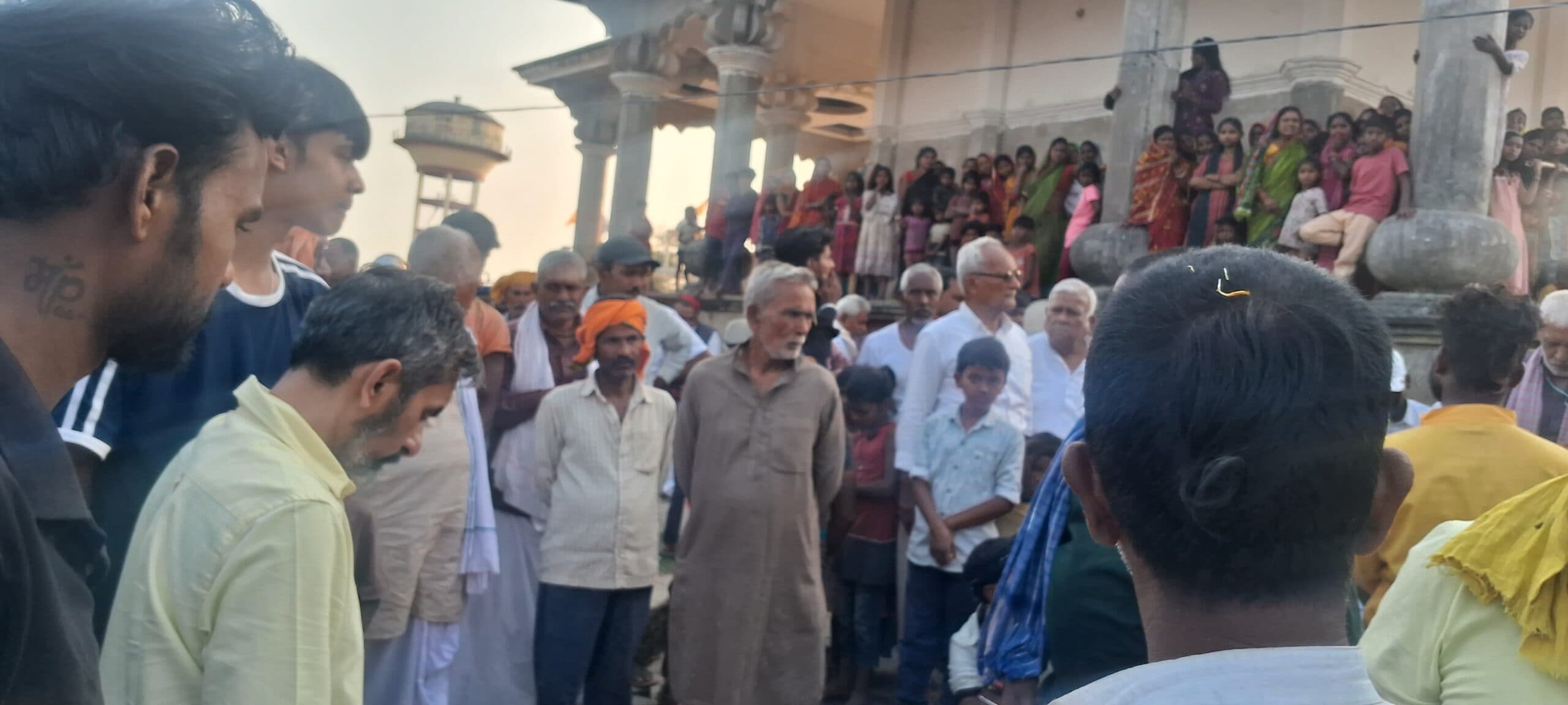 धीमेश्वर धाम के व्यवस्थापक कमलेश्वरी सिंह को अश्रुपूरित विदाई