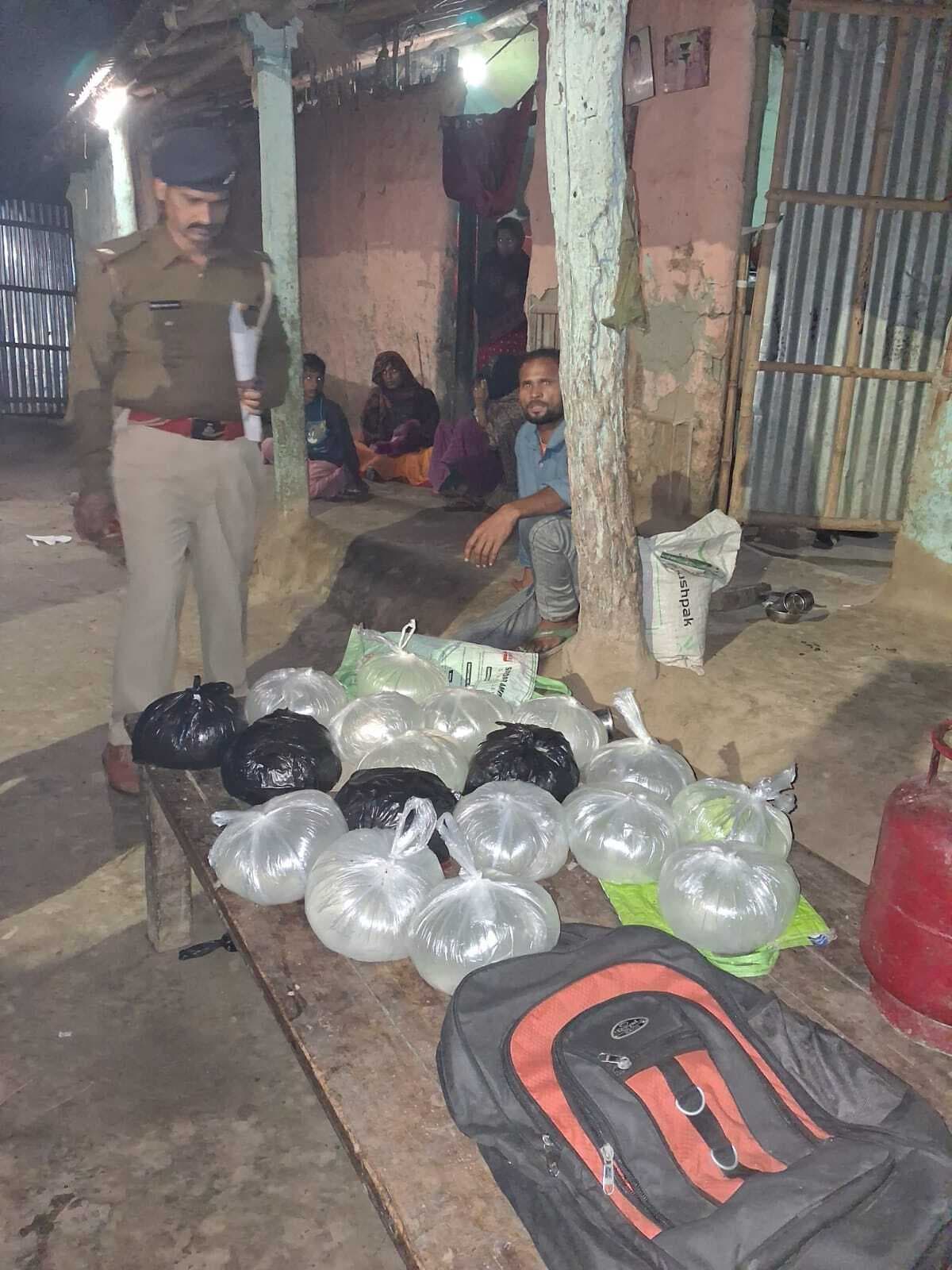 54 लीटर देसी चुलाई शराब के साथ तस्कर गिरफ्तार