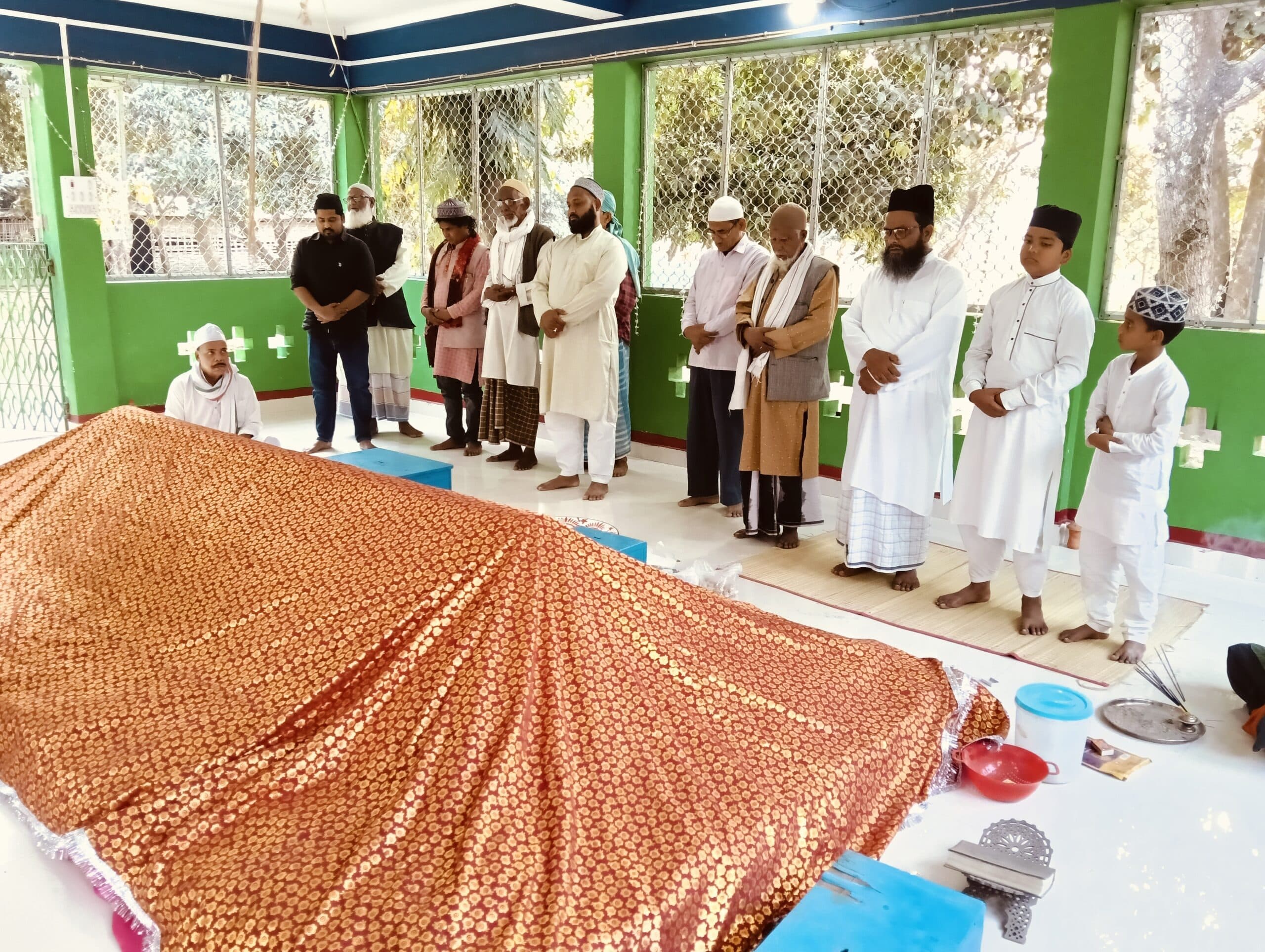 मस्तान बाबा के मजार शरीफ में फातेहा खानी की