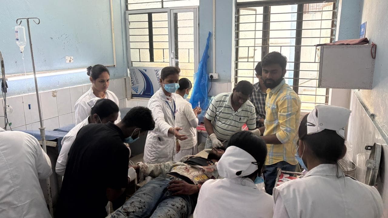 ट्रैक्टर की टक्कर से बाइक सवार घायल, पटना रेफर