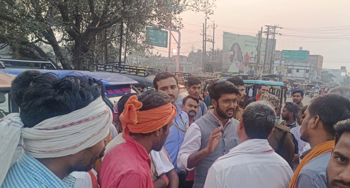 डीटीओ व एमवीआई ने चलाया रोको टोका अभियान, ई-रिक्शा से वसूला जुर्माना