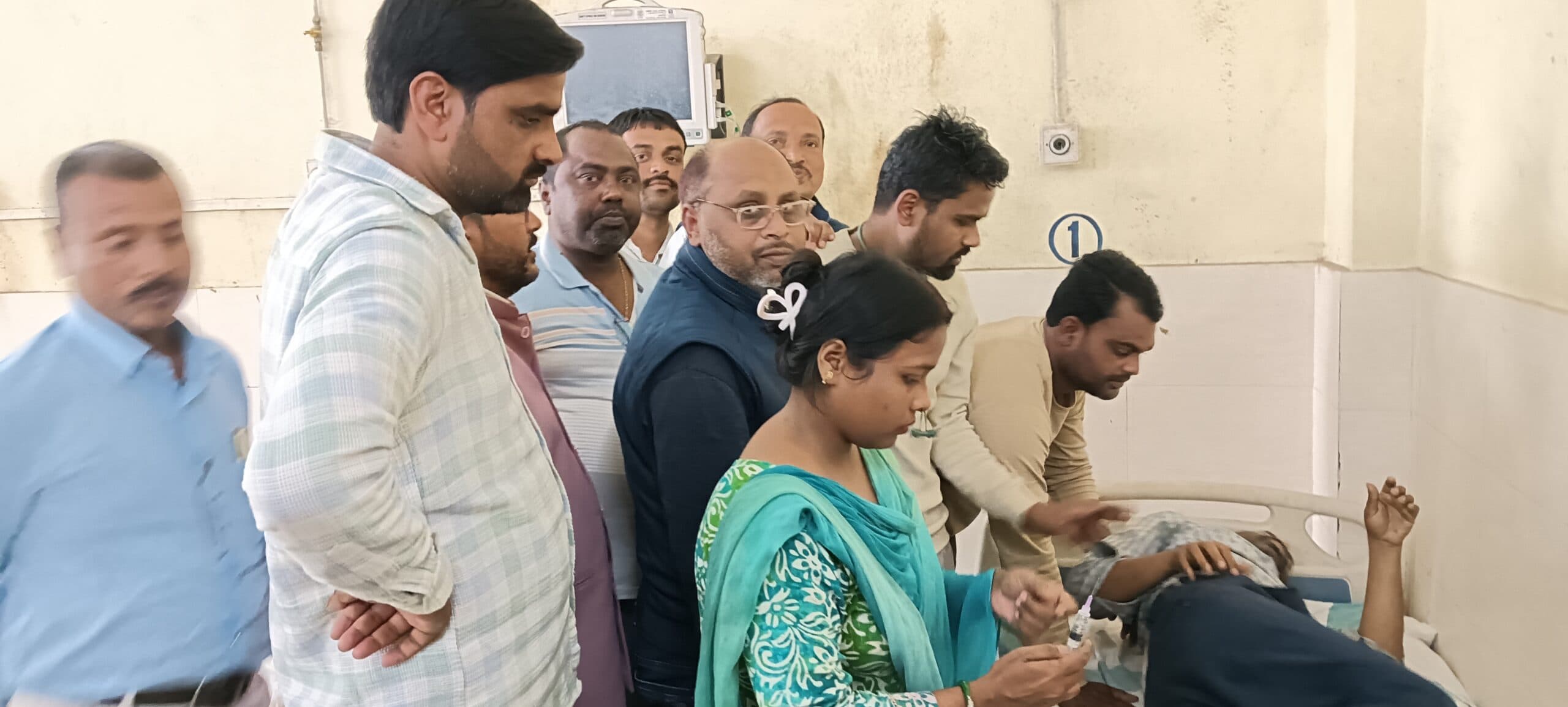 मनरेगा कार्यालय में पीआरएस बेहोश