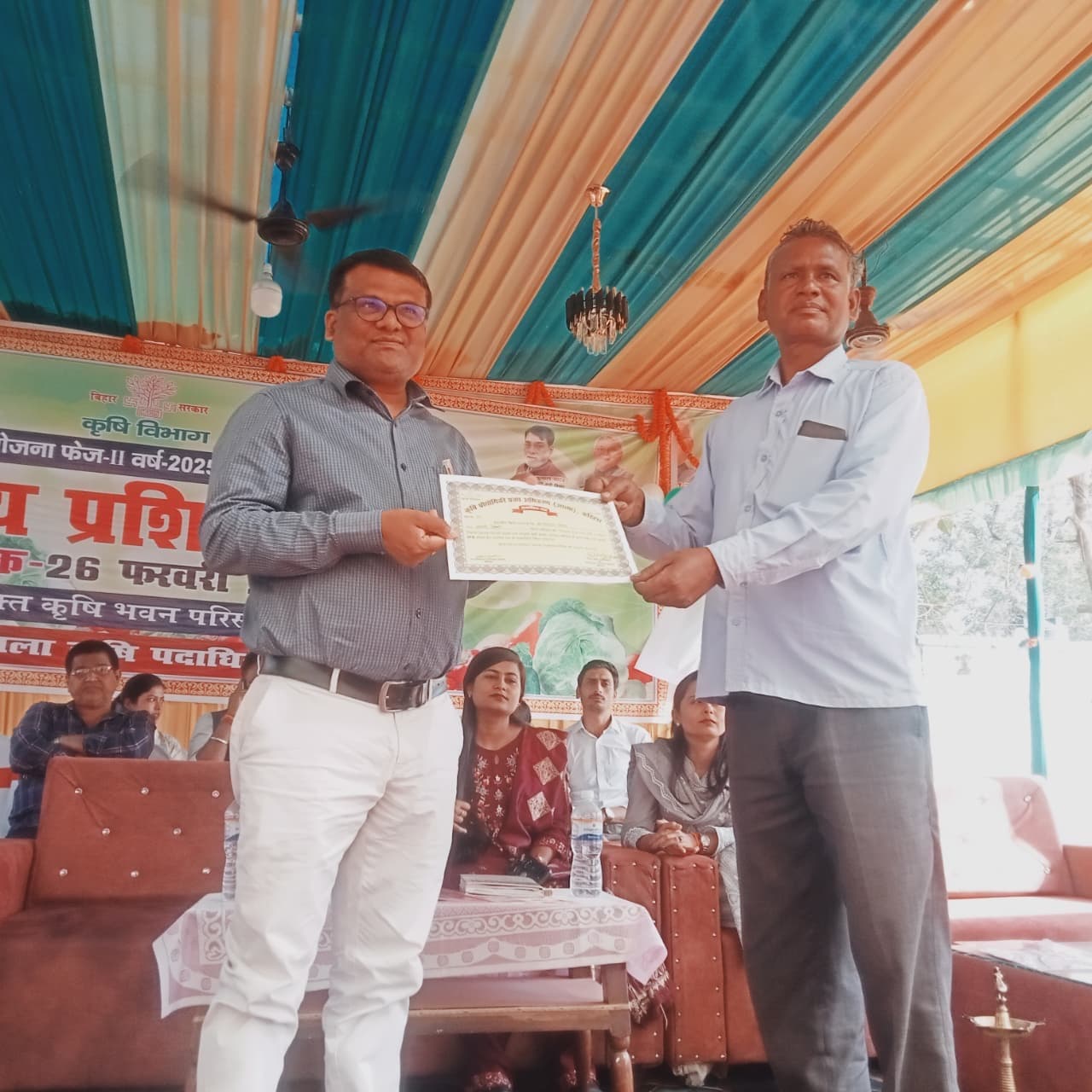 किसानों को प्राकृतिक व जैविक खेती के बारे में विस्तार से दी गयी जानकारी