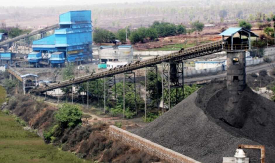 रैक लोडिंग का काम देखने वाले अधिकारी को धमकी