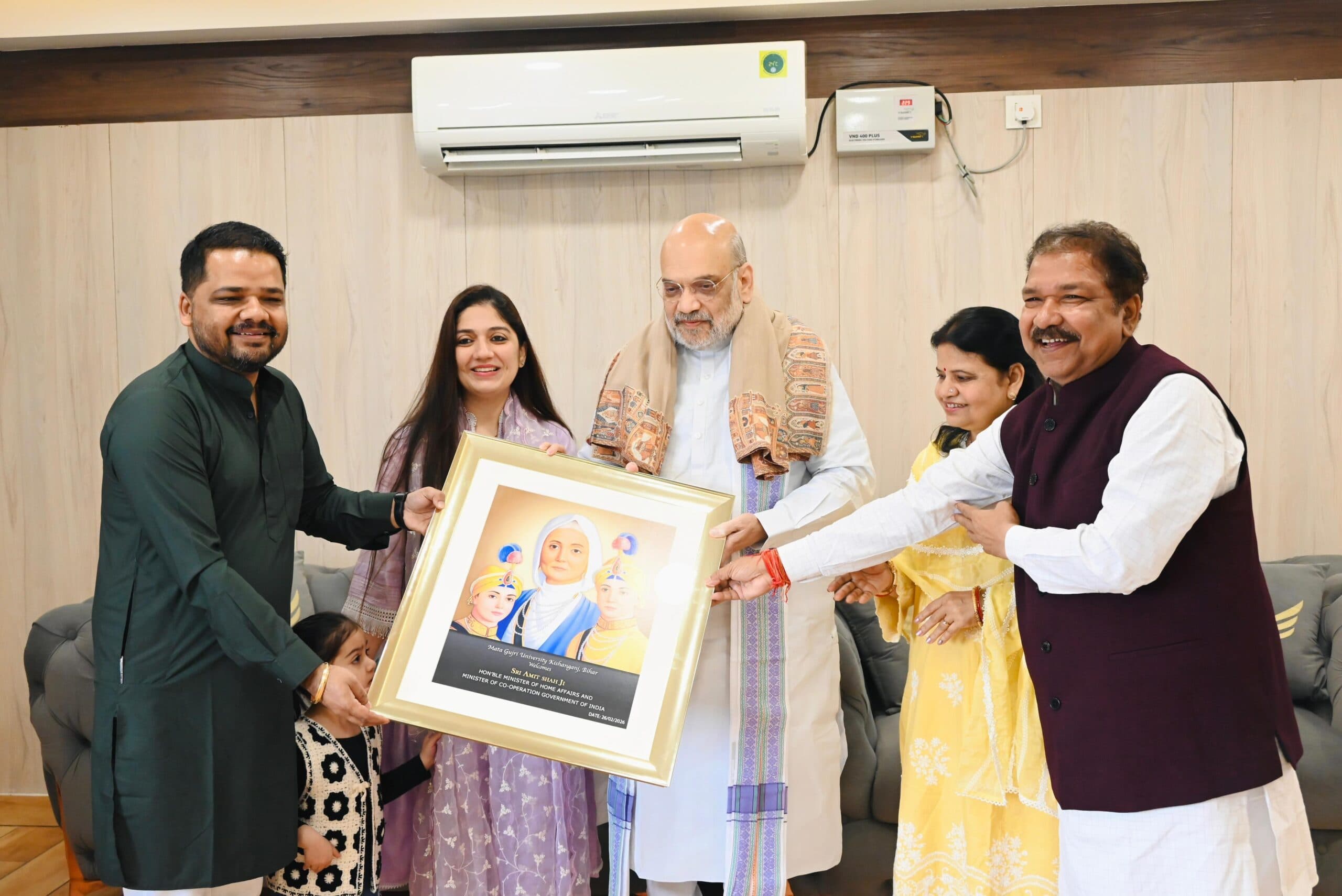 एमजीएम में गृहमंत्री का हुआ भव्य स्वागत, डा दिलीप जायसवाल ने सौंपा माता गुजरी का तैलचित्र