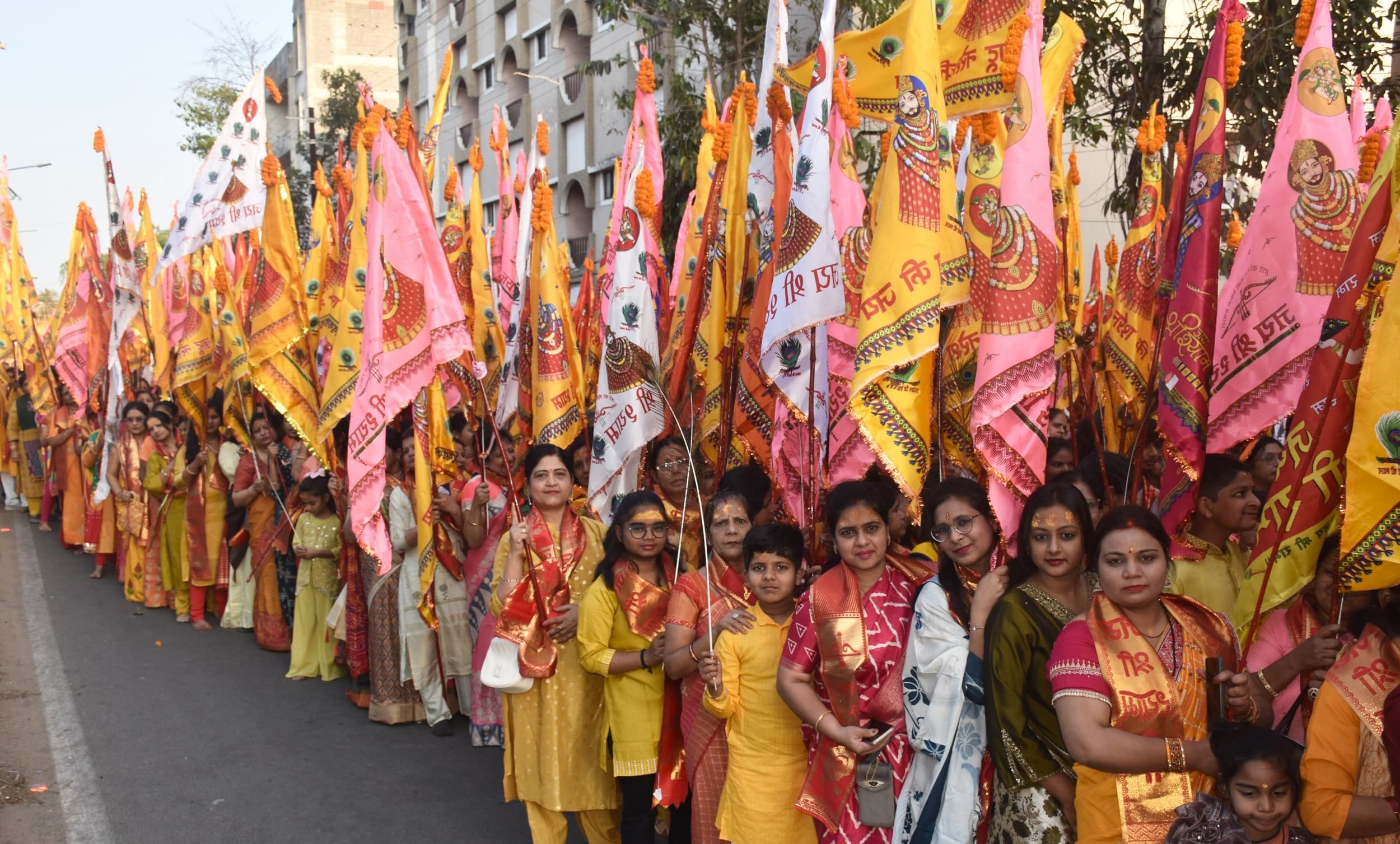 Bokaro News: हाथों में लेके निसान चला रे, मैं तो अपने बाबा के धाम चला रे …